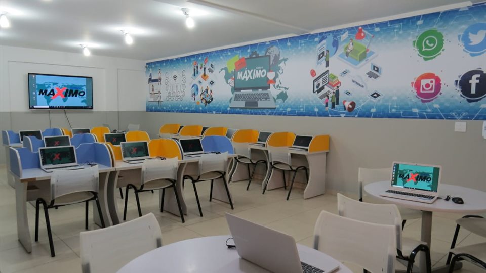 colegio-maximo-laboratorio-informatica-h540